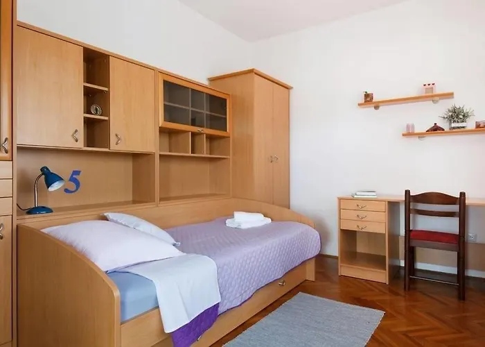 With Parking Spaces Drnis, Zagora - 12769 דירה