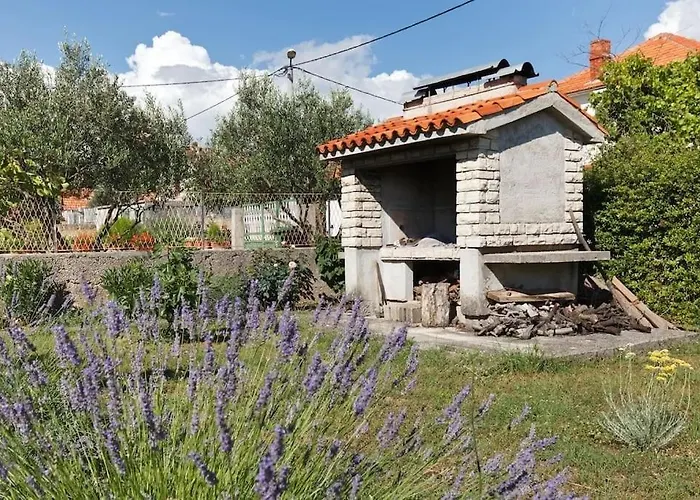 With Parking Spaces Drnis, Zagora - 12769 דירה